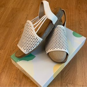 Leather Slingback Peep-toe Sandals